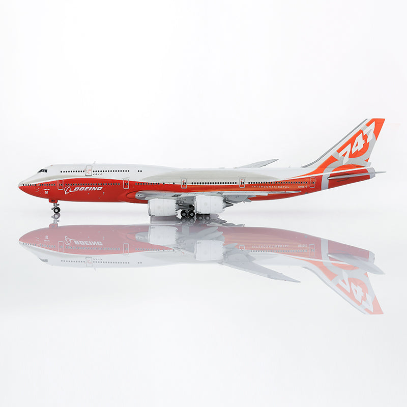 HX Models 1/400 Boeing Company B747-8 Red "House livery" Flaps-Down Version