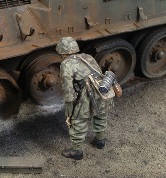 Royal Model 1/35 Waffen  Granadier "1944"