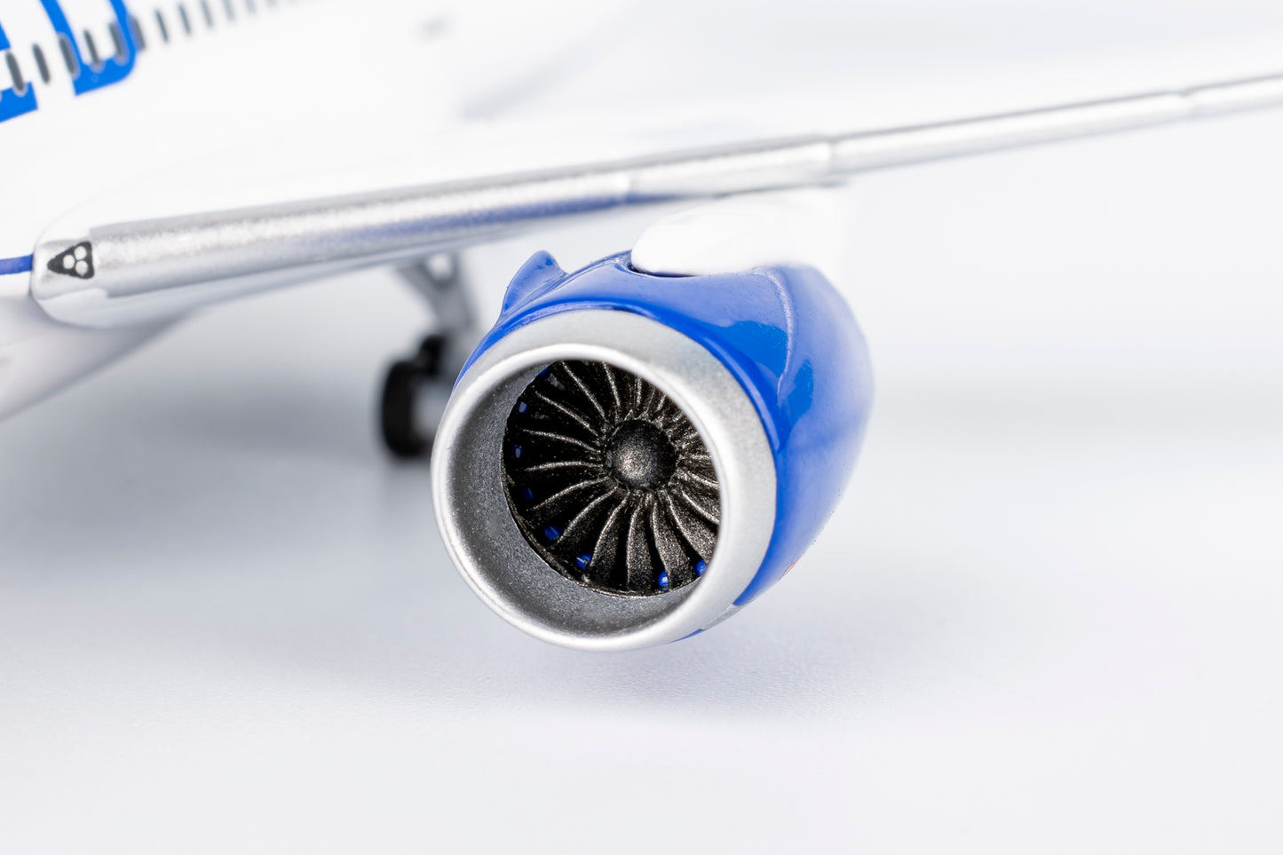NG Models 1/400 United Airlines 787-8 Dreamliner N45905 Blue Evolution c/s