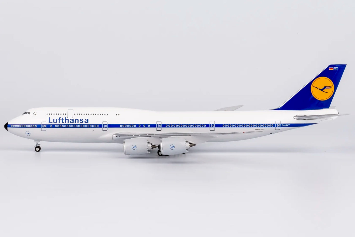 NG Models 1/400 Lufthansa 747-8 D-ABYT Retro colors