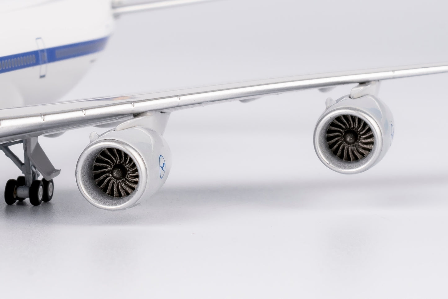 NG Models 1/400 Lufthansa 747-8 D-ABYT Retro colors