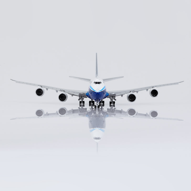 HX Models 1/400 Boeing Company B747-8 Blue "House livery" Flaps-Down