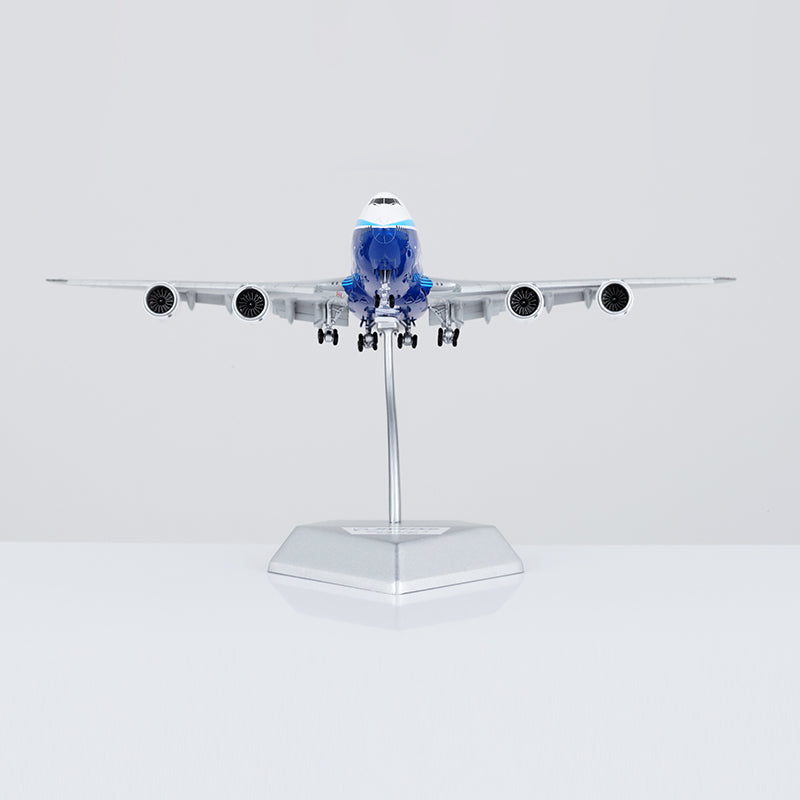 HX Models 1/400 Boeing Company B747-8 Blue "House livery" Flaps-Down