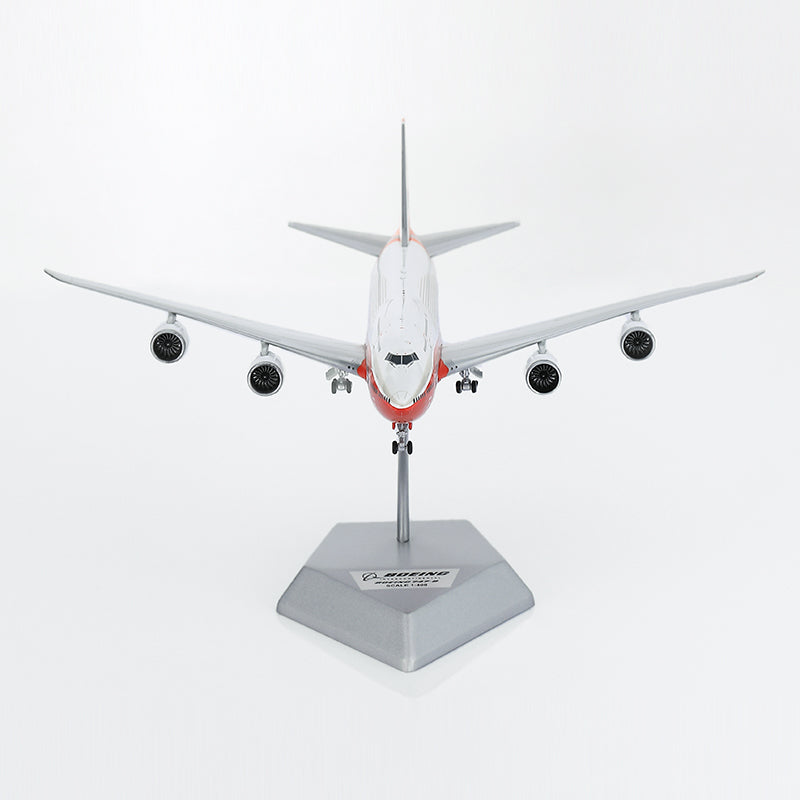 HX Models 1/400 Boeing Company B747-8 Red "House livery" Standard Version