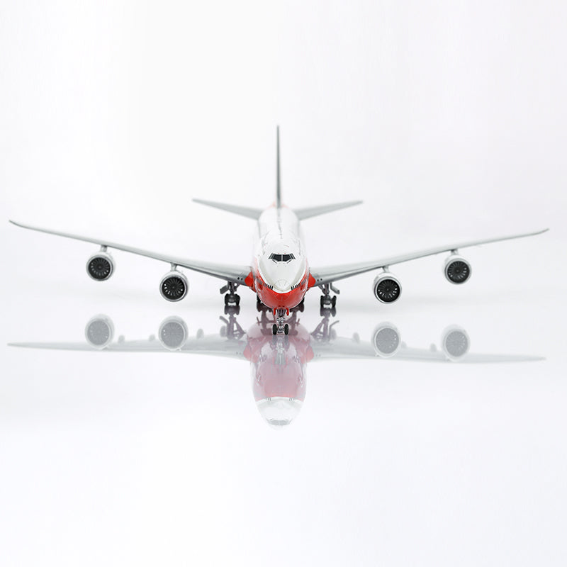 HX Models 1/400 Boeing Company B747-8 Red "House livery" Standard Version