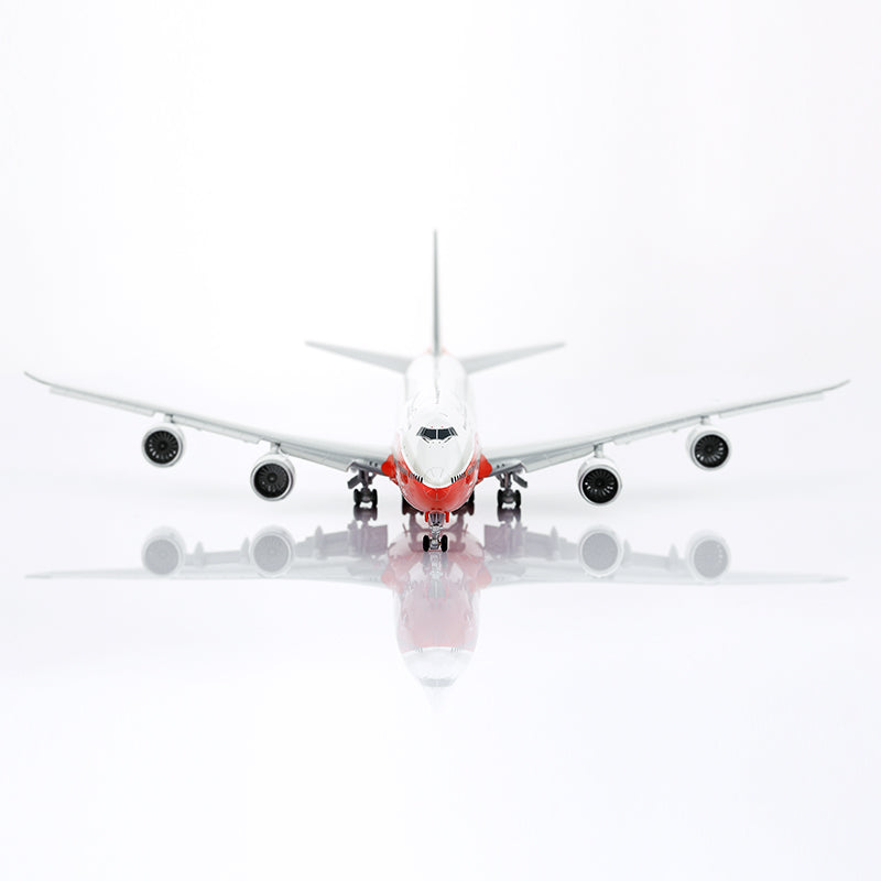 HX Models 1/400 Boeing Company B747-8 Red "House livery" Flaps-Down Version