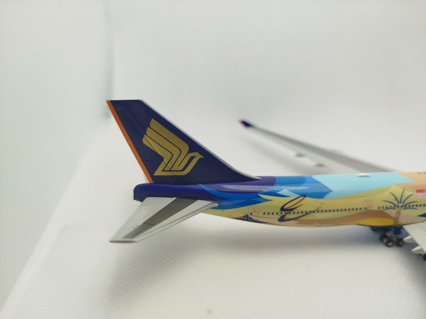 HX Models 1/400 Singapore Airlines Boeing 747-400 9V-SPK "Tropical" Standard Version