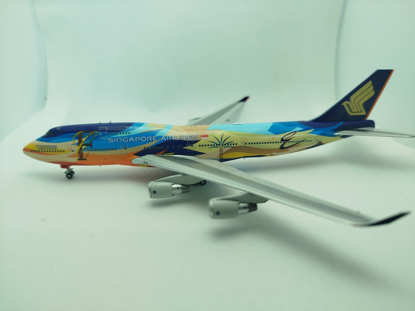 HX Models 1/400 Singapore Airlines Boeing 747-400 9V-SPK "Tropical" Standard Version