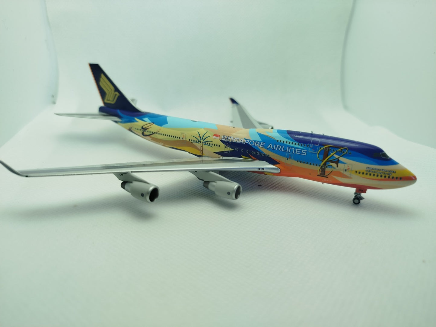 HX Models 1/400 Singapore Airlines Boeing 747-400 9V-SPK "Tropical" Standard Version