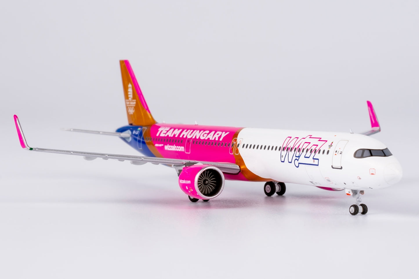NG Models 1/400 Wizz Air A321neo HA-LGI Team Hungary livery
