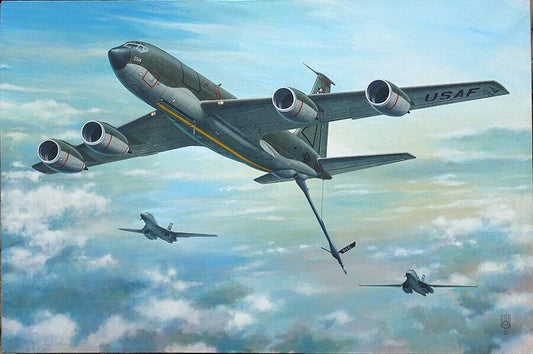 Roden 1/144 Boeing KC-135 (2x camo) Model Kit
