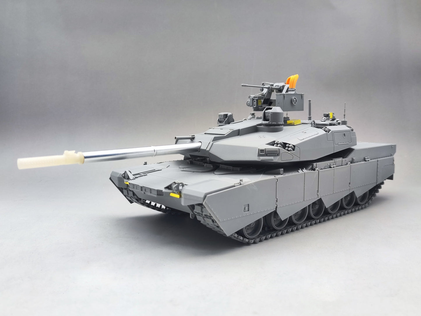 Amusing Hobby 1/35 US Main Battle Tank M1 Abrams X Model Kit