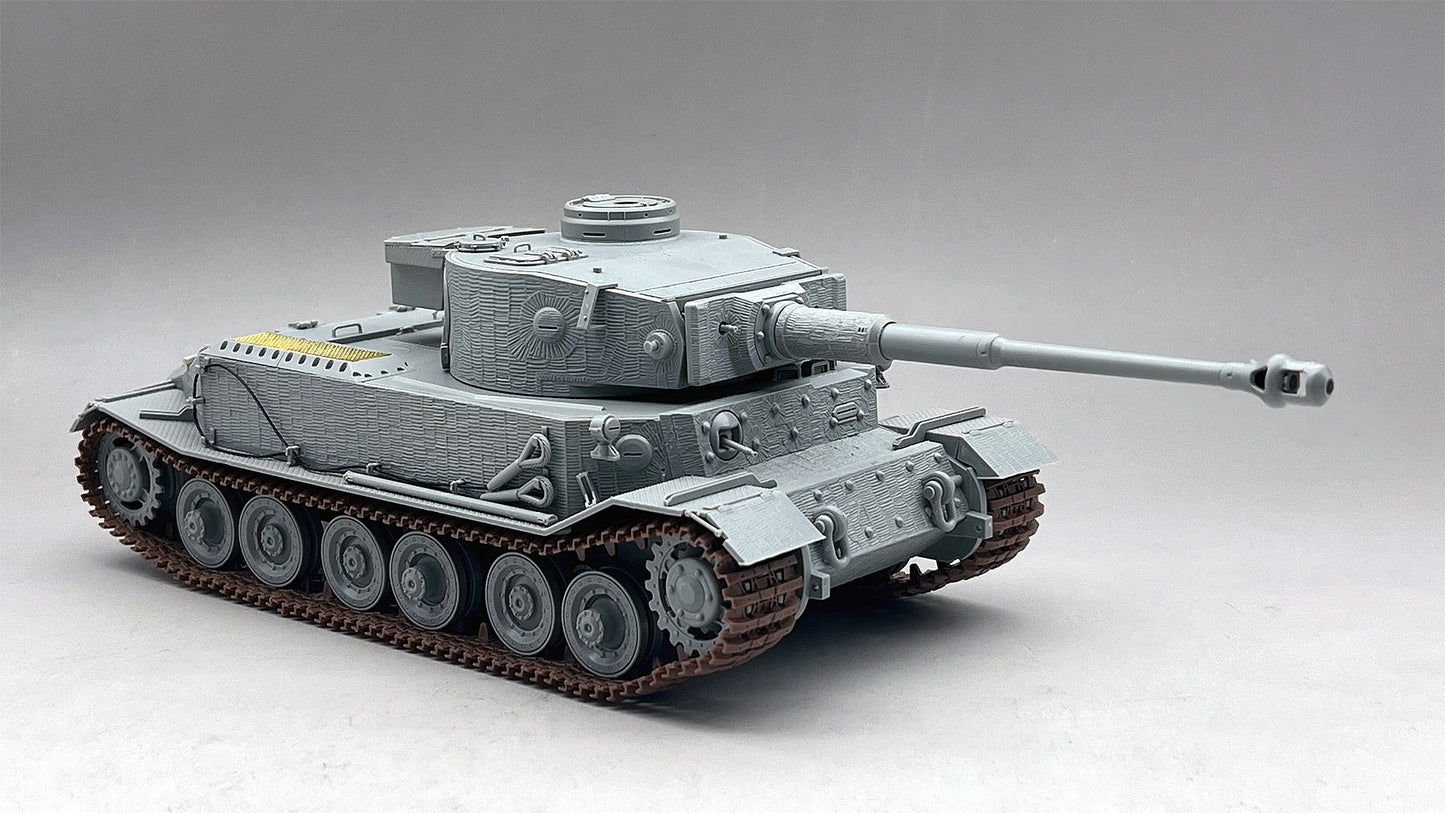 Amusing Hobby 1/35 Panzerbefehlswagen Tiger (P) 003 w/Zimmerit in May 1944