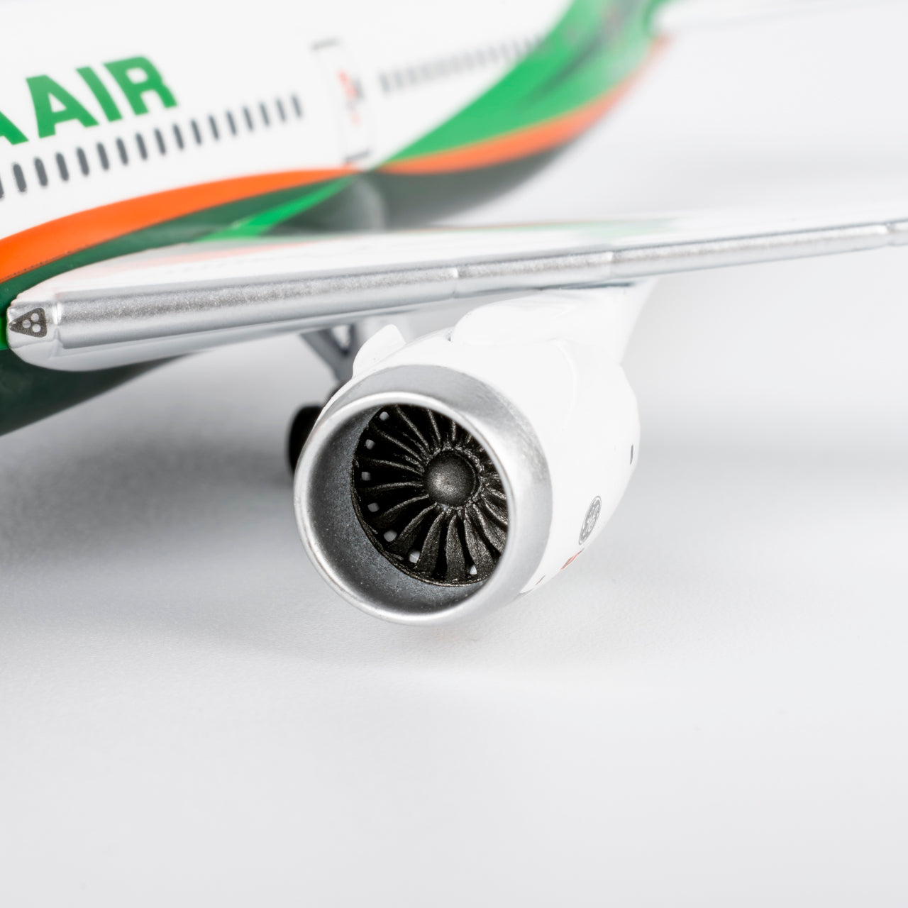 NG Models 1/400 Eva Airways 787-9 Dreamliner B-17883