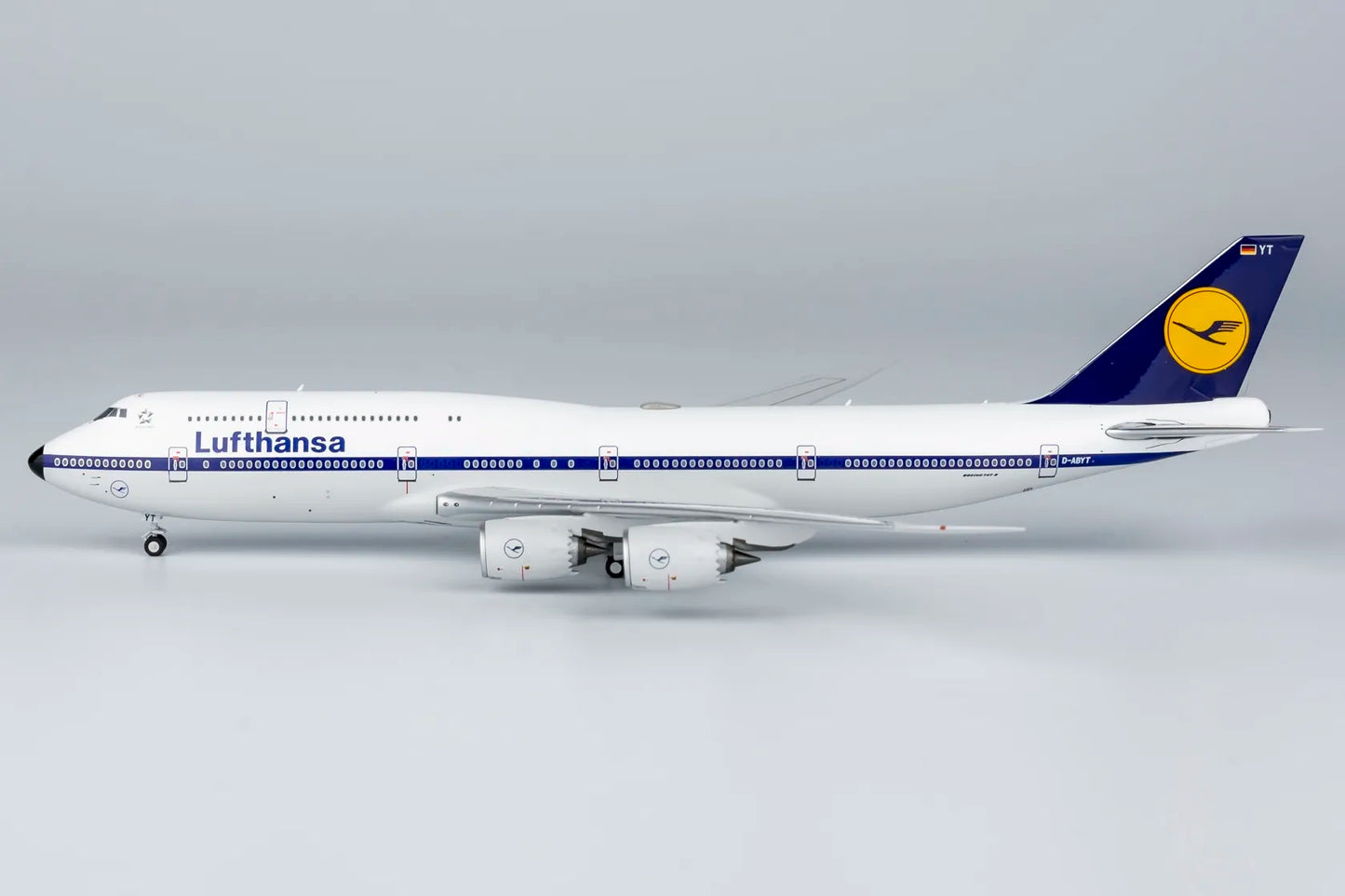 NG Models 1/400 Lufthansa 747-8 D-ABYT Retro Colors ULTIMATE Edition