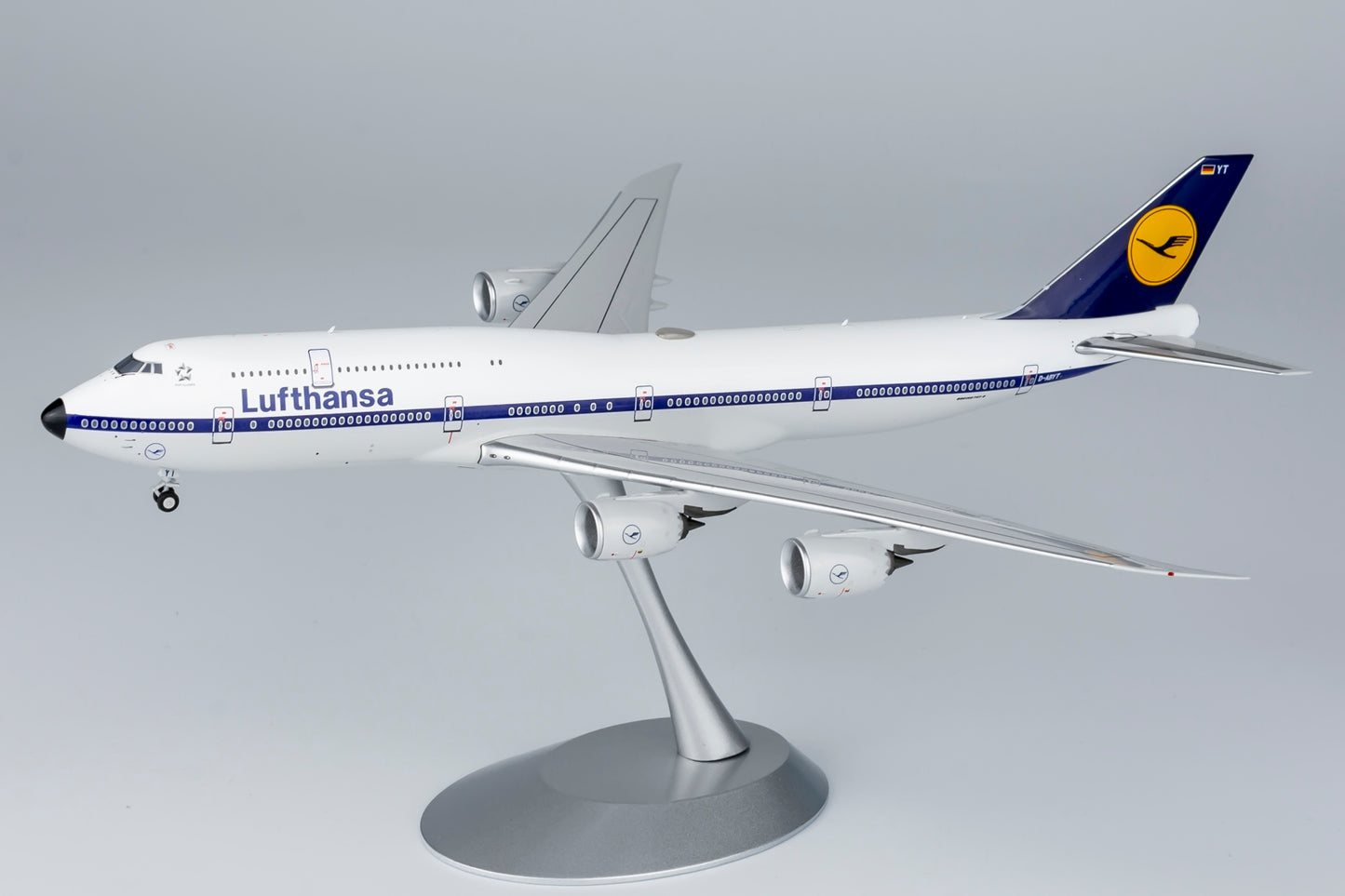 NG Models 1/400 Lufthansa 747-8 D-ABYT Retro Colors ULTIMATE Edition