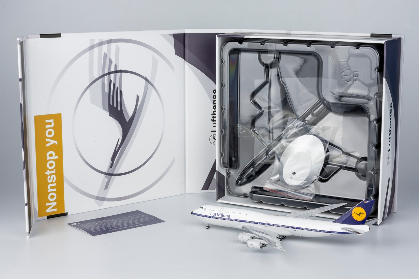 NG Models 1/400 Lufthansa 747-8 D-ABYT Retro Colors ULTIMATE Edition