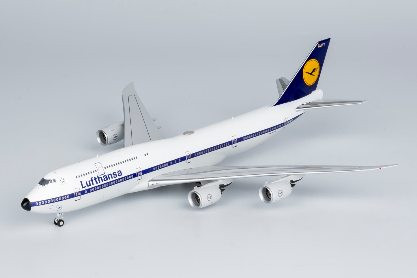 NG Models 1/400 Lufthansa 747-8 D-ABYT Retro Colors ULTIMATE Edition