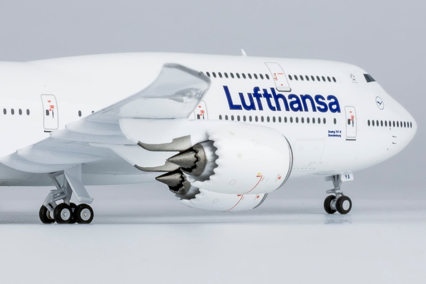 NG Models 1/400 78027 Lufthansa 747-8 D-ABYA  Named "Brandenburg"