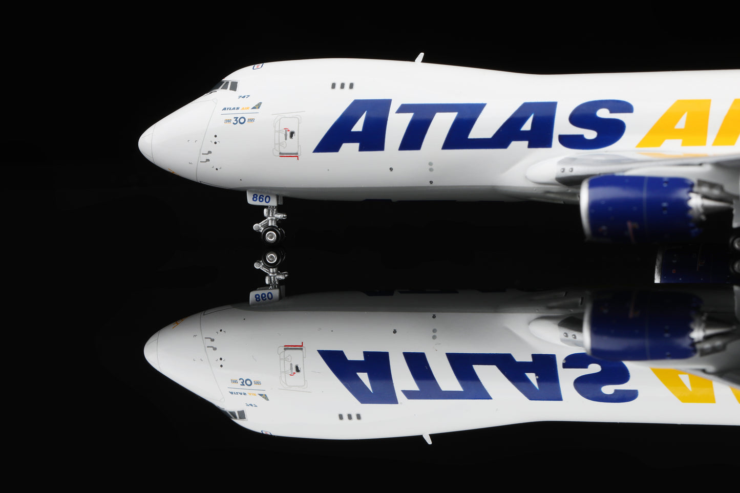 HX Models 1/400 Atlas Air Boeing B747-8F N860GT Flaps-Down Version