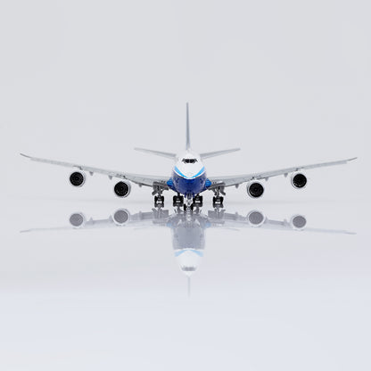 HX Models 1/400 Boeing Company B747-8 Blue "House livery" Flaps-Down