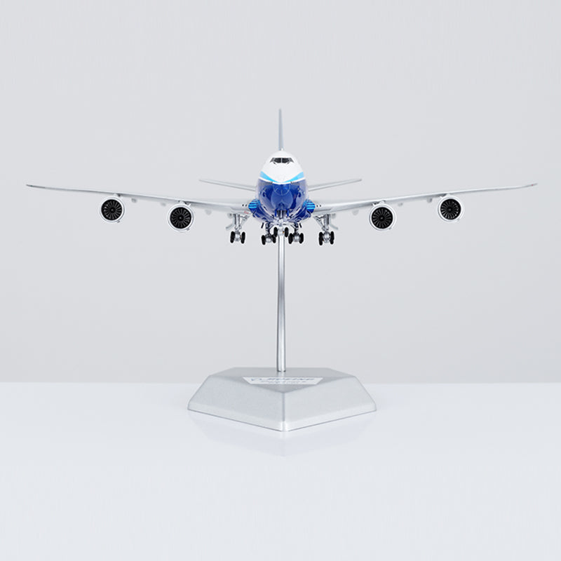 HX Models 1/400 Boeing Company B747-8 Blue "House livery"