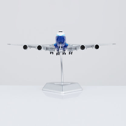 HX Models 1/400 Boeing Company B747-8 Blue "House livery" Flaps-Down