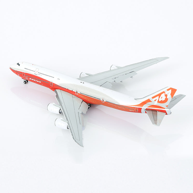HX Models 1/400 Boeing Company B747-8 Red "House livery" Flaps-Down Version