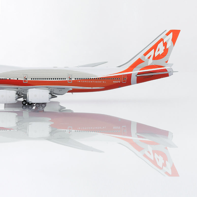 HX Models 1/400 Boeing Company B747-8 Red "House livery" Standard Version