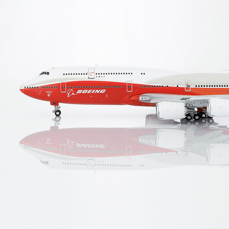 HX Models 1/400 Boeing Company B747-8 Red "House livery" Flaps-Down Version