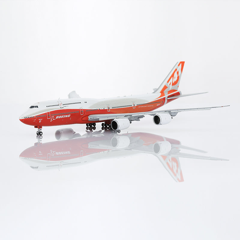 HX Models 1/400 Boeing Company B747-8 Red "House livery" Flaps-Down Version
