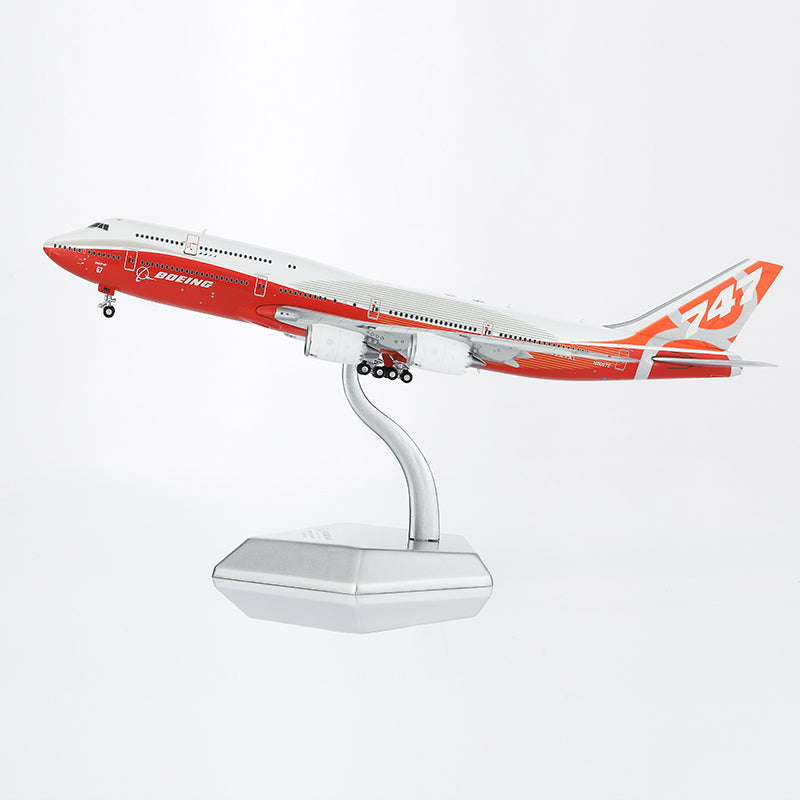 HX Models 1/400 Boeing Company B747-8 Red "House livery" Flaps-Down Version