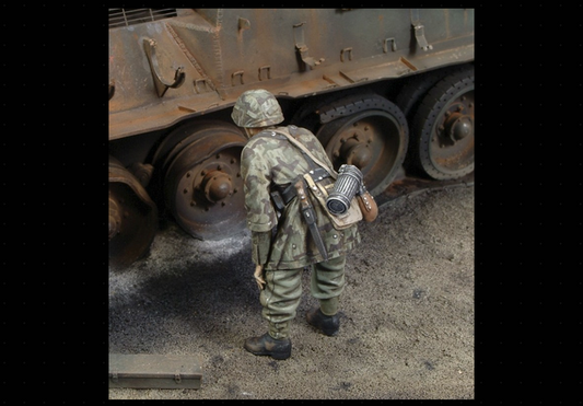 Royal Model 1/35 Waffen  Granadier "1944"
