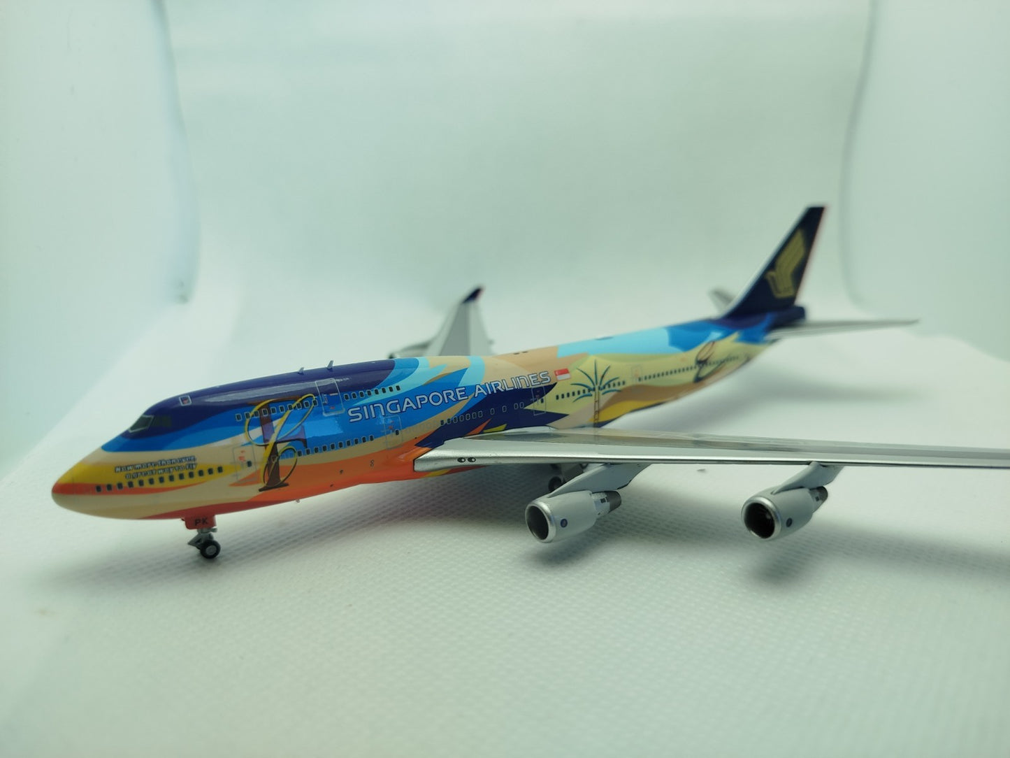 HX Models 1/400 Singapore Airlines Boeing 747-400 9V-SPK "Tropical" Standard Version